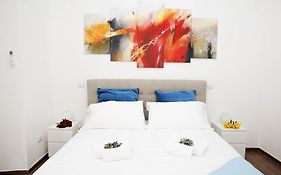 Castel Sant Angelo's Harmonious Apartment